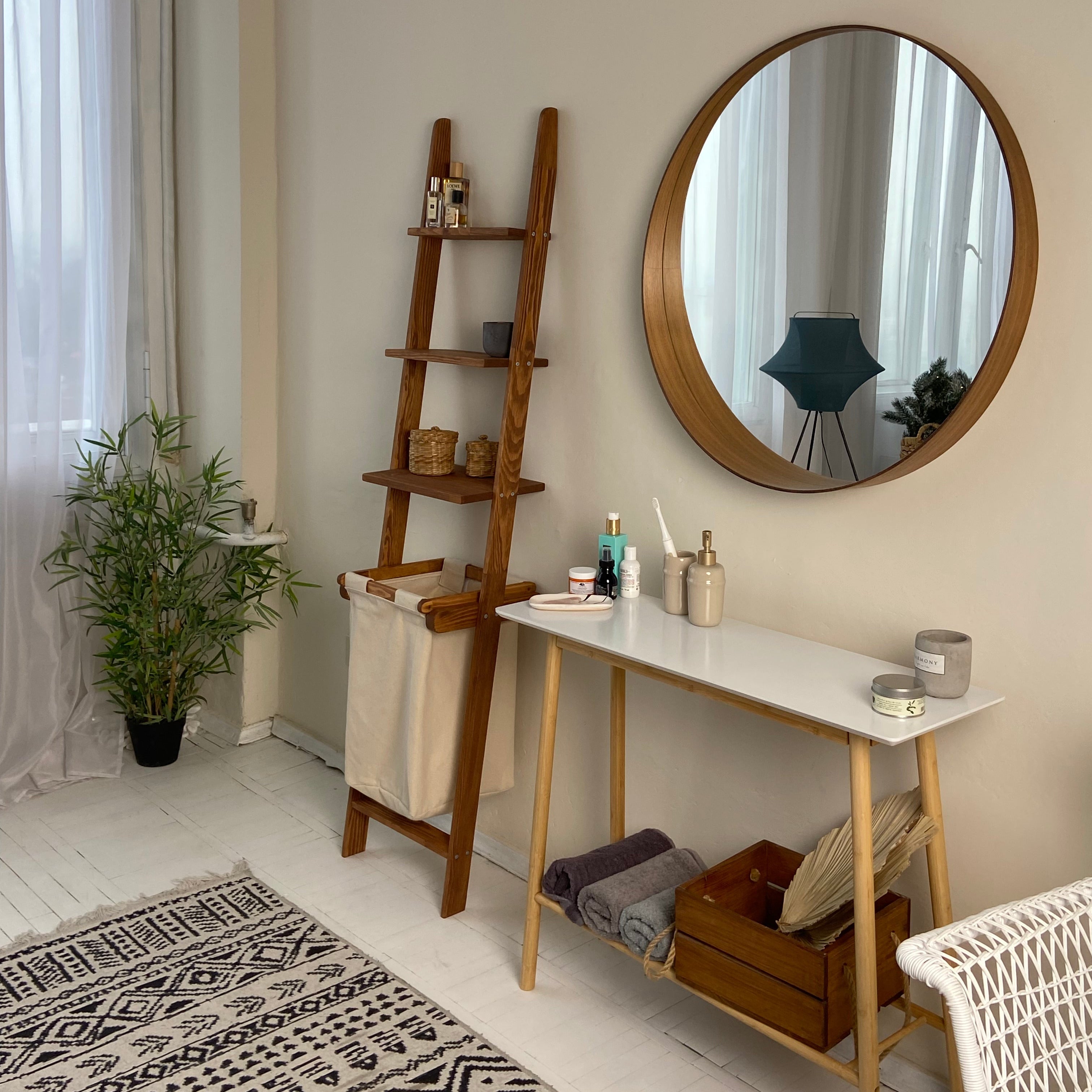 Ladder Shelf with Laundry Basket BROWN